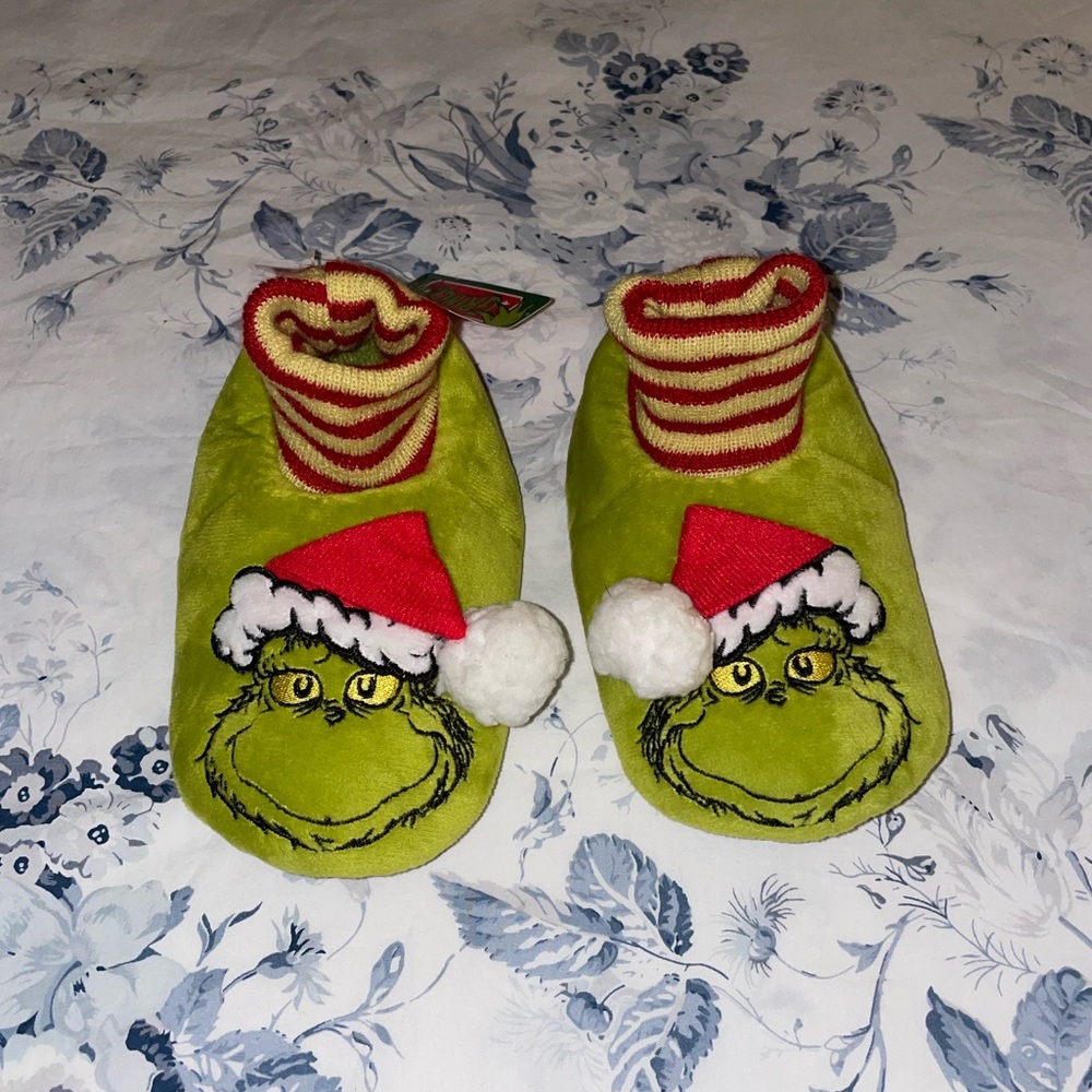 Grinch green and red toddler boy/girl slippers size 7/8 - NEW WITH TAGS